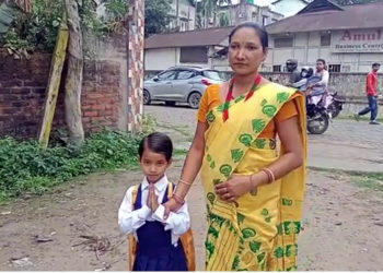 সোণালী শৈশৱ বন্ধ কুঠৰীত অতিক্ৰমি এতিয়া মুক্ত মনমায়া : হাঁহি-ধেমালিৰে আৰম্ভ আনুষ্ঠানিক শিক্ষা