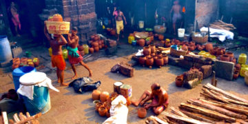 পুৰীৰ মন্দিৰত তাণ্ডৱ! ভাঙিল জগন্নাথৰ ৫৬ ভোগ ৰন্ধা চুলা!
