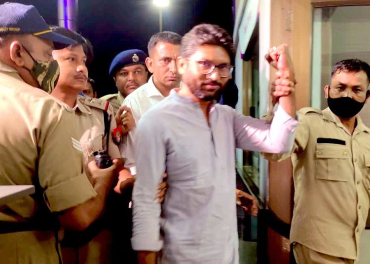 Gauhati HC stays observations made by Barpeta Court on Assam police in Mevani bail order: 1 বিধায়ক জিগনেশ মেৱানীক গ্ৰেপ্তাৰ: গুৱাহাটীলৈ আনি আছে