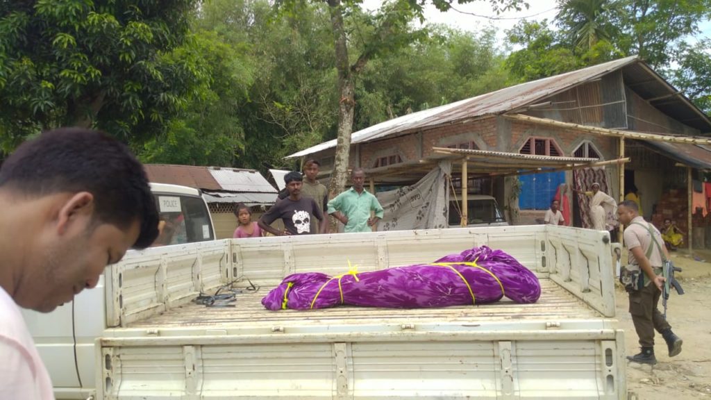 হত্যা কৰিলে নিজ বৃদ্ধ পিতৃকঃ