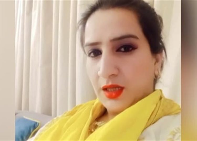 কাশ্মীৰত সন্ত্ৰাসবাদী আক্ৰমণত নিজ ঘৰতেই মৃত্যু জনপ্রিয় অভিনেত্রীৰ, আহত নাবালক ভতিজা