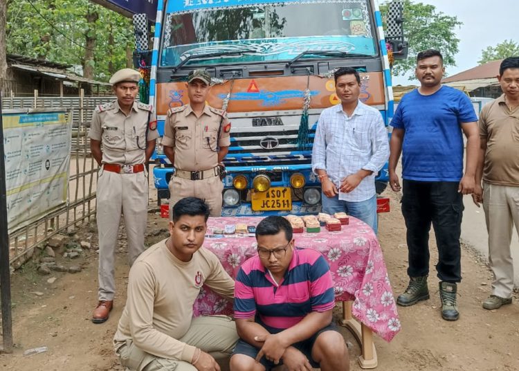লাহৰিজানত ট্ৰাকৰ টুল বক্সৰ পৰা উদ্ধাৰ বুজন পৰিমানৰ হেৰইন :আটক মণিপুৰী যুৱক 1 লাহৰিজানত ট্ৰাকৰ টুল বক্সৰ পৰা উদ্ধাৰ বুজন পৰিমানৰ হেৰইন :আটক মণিপুৰী যুৱক