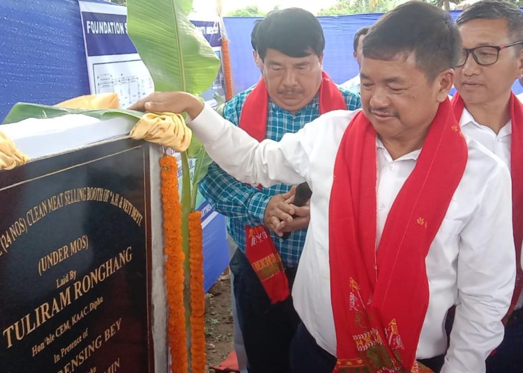 লংনিটত স্বাস্থ্য সন্মত গাহৰি, কুকুৰা আৰু ছাগলী মাংসৰ বিক্ৰি কেন্দ্ৰ গৃহৰ আধাৰশিলা স্থাপন ডা: তুলিৰাম ৰংহাঙৰ 1 লংনিটত স্বাস্থ্য সন্মত গাহৰি, কুকুৰা আৰু ছাগলী মাংসৰ বিক্ৰি কেন্দ্ৰ গৃহৰ আধাৰশিলা স্থাপন ডা: তুলিৰাম ৰংহাঙৰ