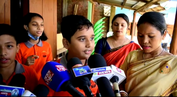 ডিফুৰ বাঘমাৰীৰ মিনি ইংলিছ এমই স্কুলত এছআইপি এবেকাছৰ উদ্যোগত শিশু সকলক কৌশল বিকাশৰ প্ৰশিক্ষণ 1 ডিফুৰ বাঘমাৰীৰ মিনি ইংলিছ এমই স্কুলত এছআইপি এবেকাছৰ উদ্যোগত শিশু সকলক কৌশল বিকাশৰ প্ৰশিক্ষণ