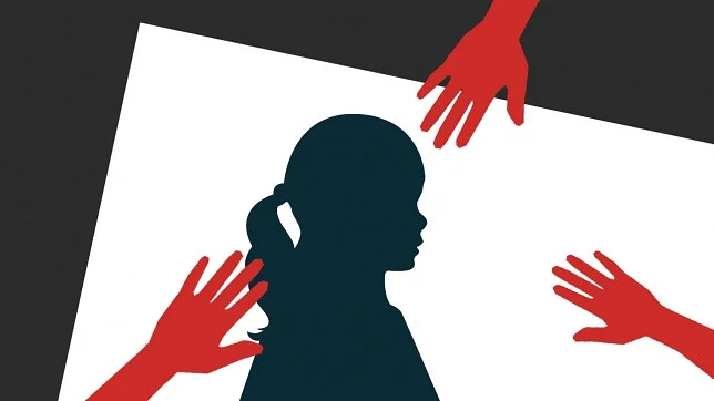 আৰক্ষী বিষয়াৰ যৌন লালসাৰ চিকাৰ কিশোৰী