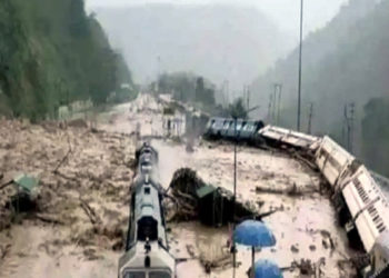 ক্ৰমাৎ জটিল অসমৰ বান পৰিস্থিতি, হাফলঙত বানত উটিল ৰে’ল