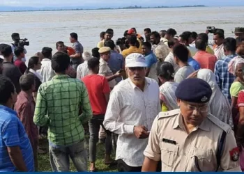 ডিব্ৰুগড়ৰ ৰহমৰীয়াত সংঘটিত হৈছে এক শোকাৱহ দুৰ্ঘটনা, ব্ৰহ্মপুত্ৰৰ বুকুত জাহ গ’ল এখন নাওঁঃ সন্ধানহীন ৪ লোক