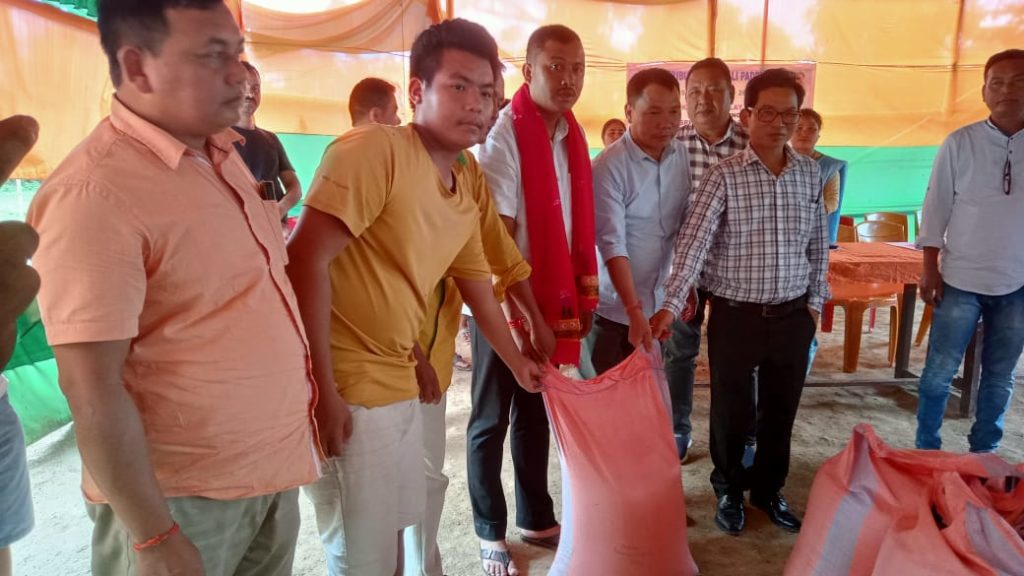 কঠিয়া বিতৰণ