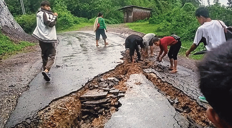 ৰাজ্যত ভূমিস্খলন