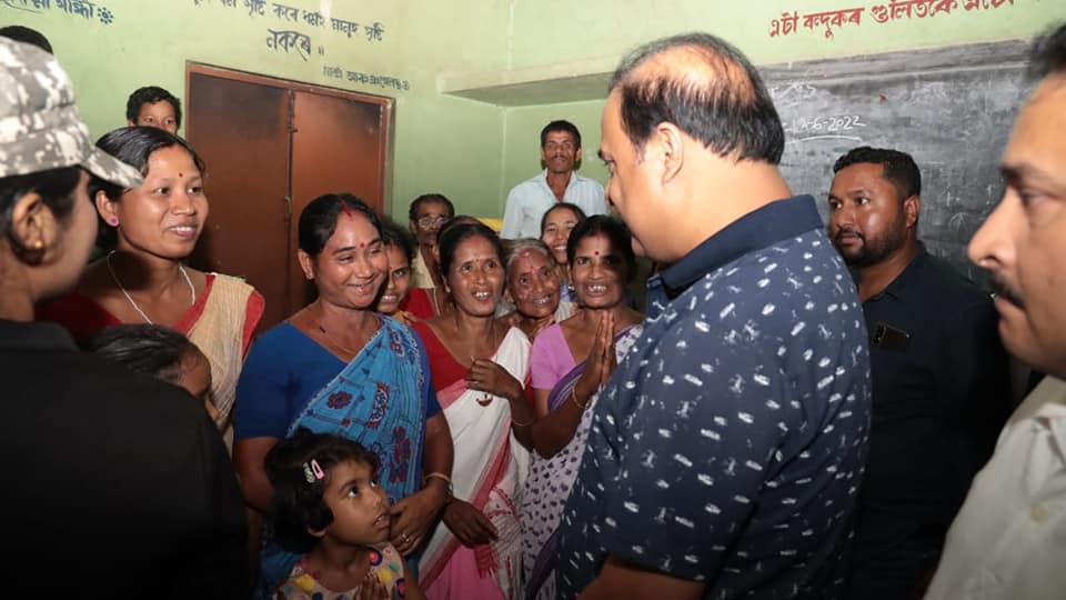 বন্যাৰ্তৰ মাজত মুখ্যমন্ত্ৰী