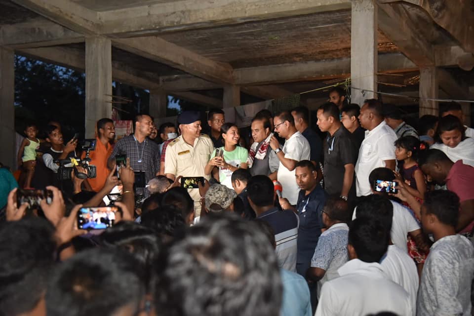 বানাক্ৰান্ত অঞ্চলত দেখা গ'ল মুখ্যমন্ত্ৰী