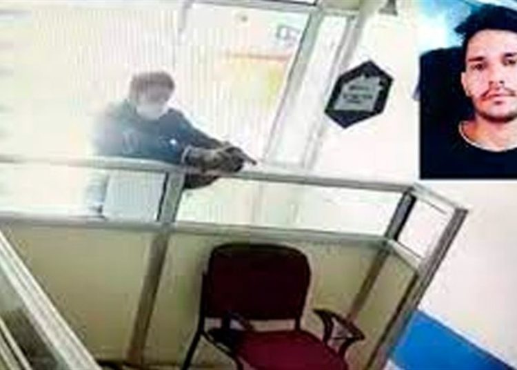 কাশ্মীৰত বেঙ্ক মেনেজাৰক হত্যা কৰা সন্ত্ৰাসবাদীক গুলীয়াই হত্যা আৰক্ষীৰ