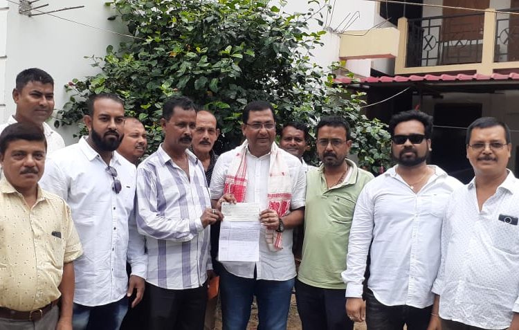বিধায়ক ৰূপক শৰ্মাৰ জৰিয়তে মুখ্যমন্ত্ৰীৰ সাহায্য পুঁজিলৈ বানৰ আৰ্থিক বৰঙনি খাগৰিজান নিবনুৱা শ্ৰমিক আৰু ঠিকা সমবায় সমিতি লিমিটেডৰ
