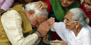 শতবর্ষত ভৰি দিব হীৰাবেনে, গুজৰাটত মোদীৰ মাতৃৰ নামত পথৰ নামকৰণ