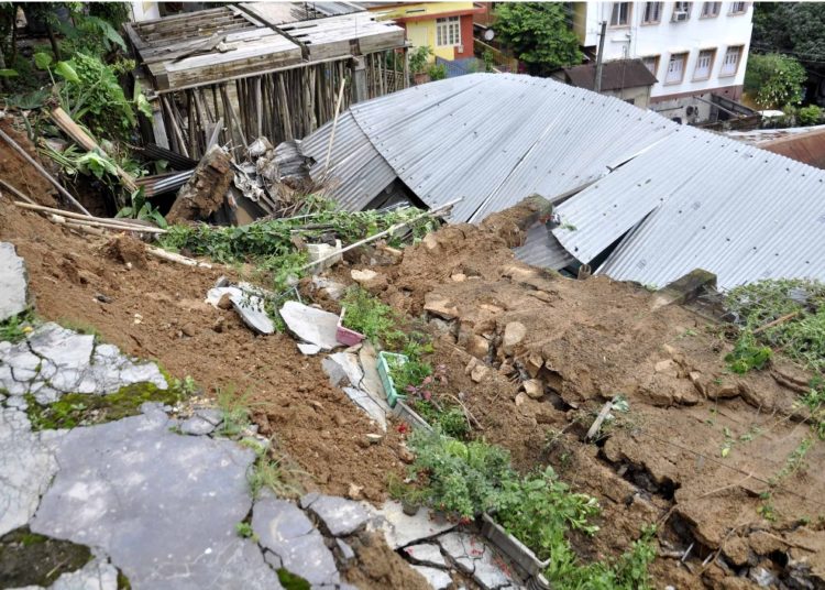 পুনৰ ৰাজ্যত হোৱা ভূমিস্খলনৰ ফলত মৃত্যু তিনি লোকৰঃ