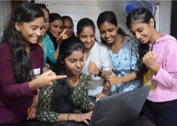 উচ্চতৰ মাধ্যমিকৰ কলা শাখাৰ শীৰ্ষ দহটা স্থানৰ ছাত্ৰ-ছাত্ৰীসকল