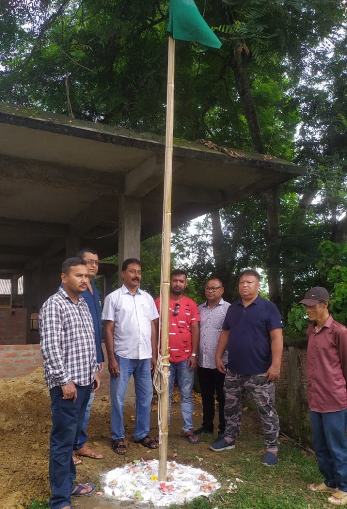 গ্ৰাছৰ স্থায়ী কাৰ্যালয়ত গ্ৰাছৰ পতাকা উত্তোলন