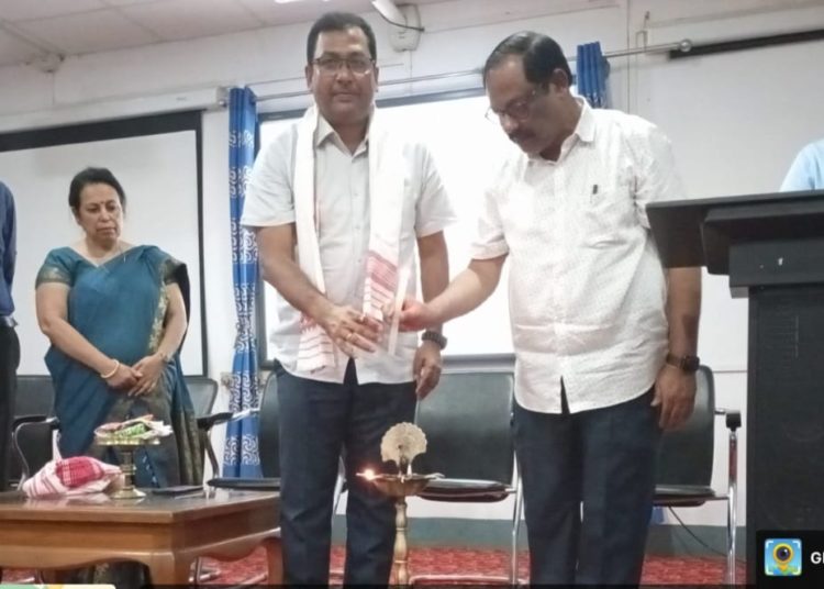ছুইজাৰলেণ্ডৰ আৰ্হিৰে নগাঁও কলেজত স্থাপন কৰা ‘সাৰথি দ্য টাইম বেংক’ৰ উদ্বোধন বিধায়ক সাৰথি দ্য টাইম বেংকৰ:
