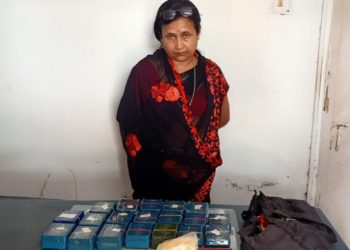বোকাজানত ৰেলত তালাচী চলাই বুজন পৰিমানৰ ড্ৰাগছ সহ মহিলা সৰবৰাহকাৰী আটক: