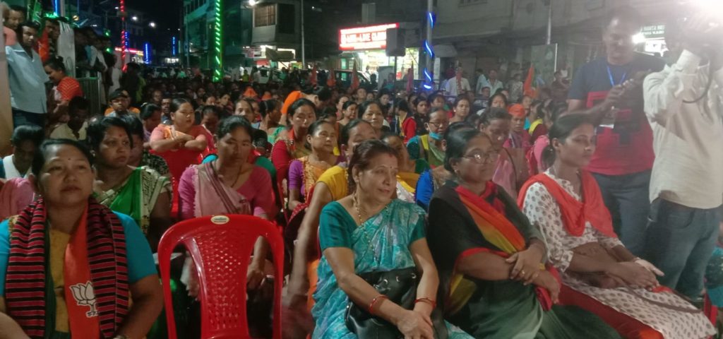 ডিফুত বিজেপিৰ ষ্ট্ৰীট কৰ্ণাৰ নিৰ্বাচনী প্ৰচাৰ
