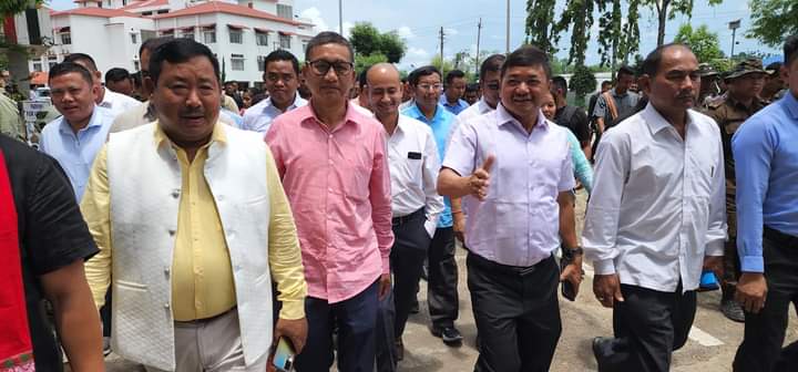 অধ্যক্ষ পদৰ বাবে ৰাজু তিচ'ৰ মনোনয়ন পত্ৰ দাখিল