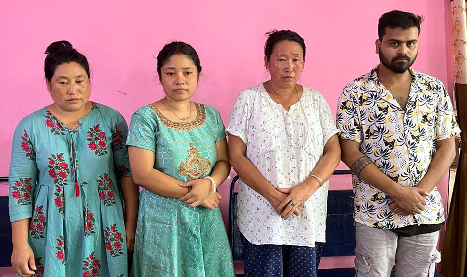 খটখটীত মহিলাৰ দেহত লুকুৱাই অনা ড্ৰাগছ উদ্ধাৰ : দুই মহিলাসহ এজন পুৰুষ আটক 2 drugP 1 | ASSAM TIMES POST