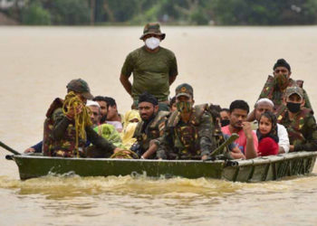 শতাধিকৰ জীৱন বচাই এতিয়া বানাক্ৰান্তৰ ‘নায়ক’ সেনাবাহিনীৰ কেপ্টেইন ৰূপম দাস