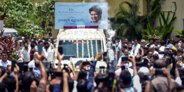 আলবিদা… মুক্তিধামত জীৱন মুক্তি কেকেৰ, হাজাৰ হাজাৰ অনুৰাগীৰ অন্তিম বিদায়!
