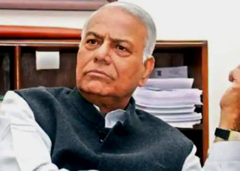 ৰাষ্ট্রপতি নির্বাচন : সমর্থন বিচাৰি প্রধানমন্ত্রী, প্রতিৰক্ষা মন্ত্রীলৈ ফোন যশৱন্ত সিনহাৰ