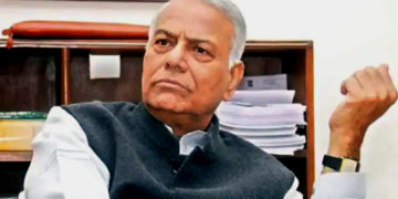 ৰাষ্ট্রপতি নির্বাচন : সমর্থন বিচাৰি প্রধানমন্ত্রী, প্রতিৰক্ষা মন্ত্রীলৈ ফোন যশৱন্ত সিনহাৰ