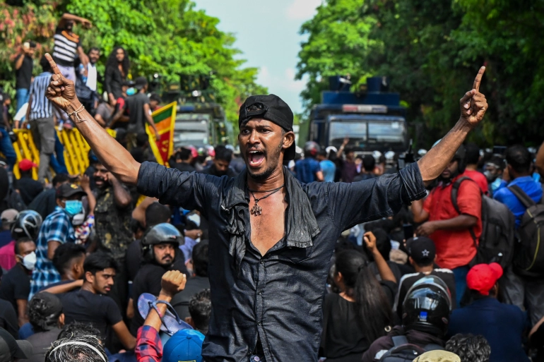 বিক্ষোভৰ জুই শ্রীলঙ্কাত