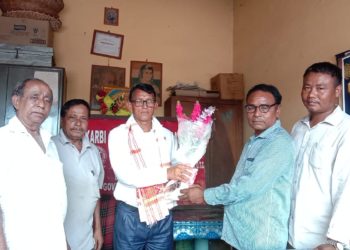 কাৰবি আংলং স্বায়ত্তশাসিত পৰিষদৰ মনোনীত সদস্য কৃষ্ণ ভট্টৰায়ক মটৰ পৰিবহন চালক আৰু শ্ৰমিক সংগঠনৰ সম্বৰ্ধনা: