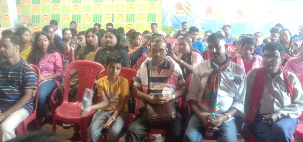 উত্তীৰ্ণ ছাত্ৰ-ছাত্ৰী সকলক হৰিলালবস্তি আৰু ৰংনিহান পথাৰ ভিডিপিৰ সম্বৰ্ধনা: