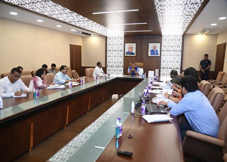 গৃহ নিৰ্মাণ আৰু অন্যান্য নিৰ্মাণ শ্ৰমিকৰ কল্যাণ সন্দৰ্ভত গুৰুত্বপূৰ্ণ বৈঠক মুখ্যমন্ত্ৰীৰ: 1 গৃহ নিৰ্মাণ আৰু অন্যান্য নিৰ্মাণ শ্ৰমিকৰ কল্যাণ সন্দৰ্ভত গুৰুত্বপূৰ্ণ বৈঠক মুখ্যমন্ত্ৰীৰ: