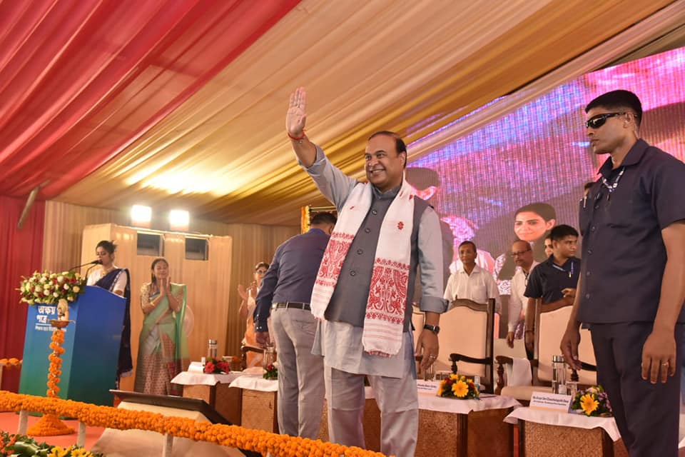 ছাত্ৰ-ছাত্ৰীক পুষ্টিকৰ মধ্যাহ্ন ভোজন