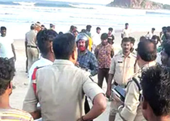 সাগৰৰ তীৰত ফুৰিবলৈ যোৱাই হ’ল কালঃ ৬ ছাত্ৰ সলিল সমাধি