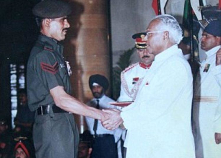 পাঁচটা গুলী বুকু পাতি লৈয়ো শিৰচ্ছেদ কৰিছিল পাকিস্তানী মেজৰৰ! কোন সেই ভাৰতীয় বীৰ যোদ্ধা?