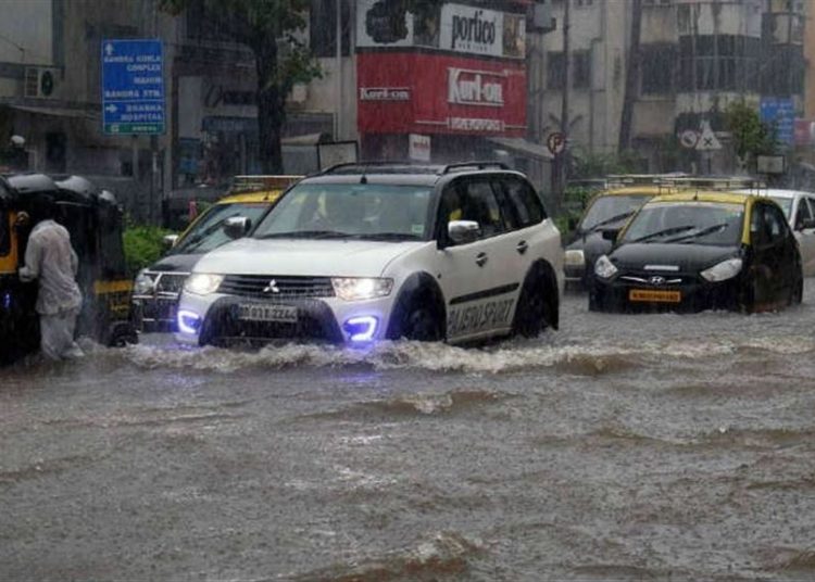 জলমগ্ন মুম্বাই, আগন্তুক কেইবাদিন ধৰি ধাৰাসাৰ বৰষুণৰ সম্ভাৱনা 1 জলমগ্ন মুম্বাই, আগন্তুক কেইবাদিন ধৰি ধাৰাসাৰ বৰষুণৰ সম্ভাৱনা