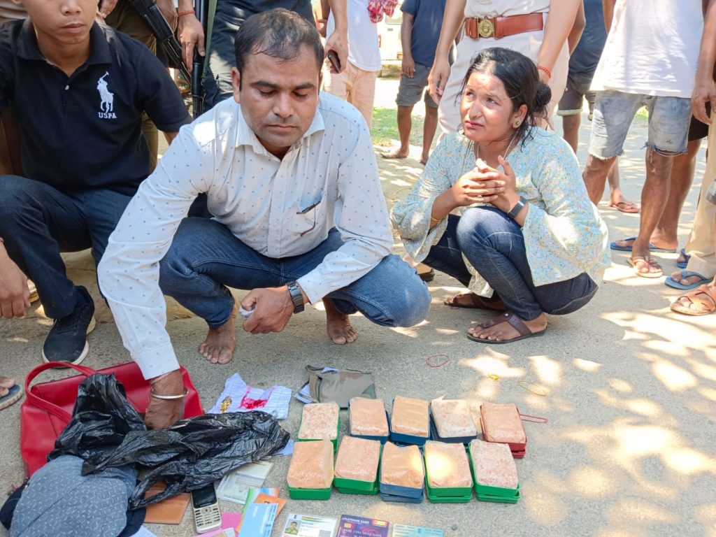হেৰ'ইন সহ দুই সৰবৰাহকাৰী