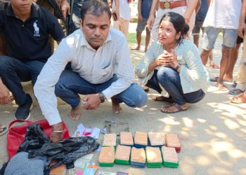 ডকমকাত সন্দেহ যুক্ত হেৰ’ইন সহ দুই সৰবৰাহকাৰী আৰক্ষীৰ জালত:
