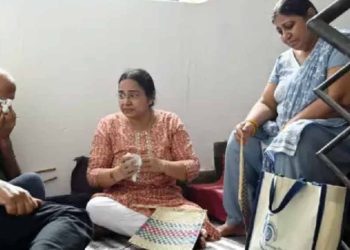 ফ্লেটত সোমাব দিয়া নাই ভাড়াতীয়াই, পত্নীৰ লগত চাৰিদিন চিৰিতে বহি কটালে মালিকে!
