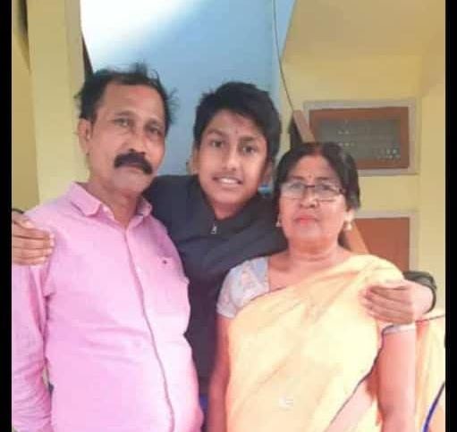ৰে’ল ইঞ্জিনৰ প্ৰচণ্ড খুন্দাত মুহূৰ্ততে নিশেষ হ’ল এটা পৰিয়াল