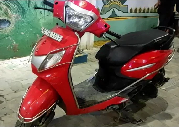 টাৰ্গেট ৰঙা স্কুটিঃ শিক্ষাবিভাগে প্ৰদান কৰা ৰঙা স্কুটিত জব্দ হৈছে ড্ৰাগছ