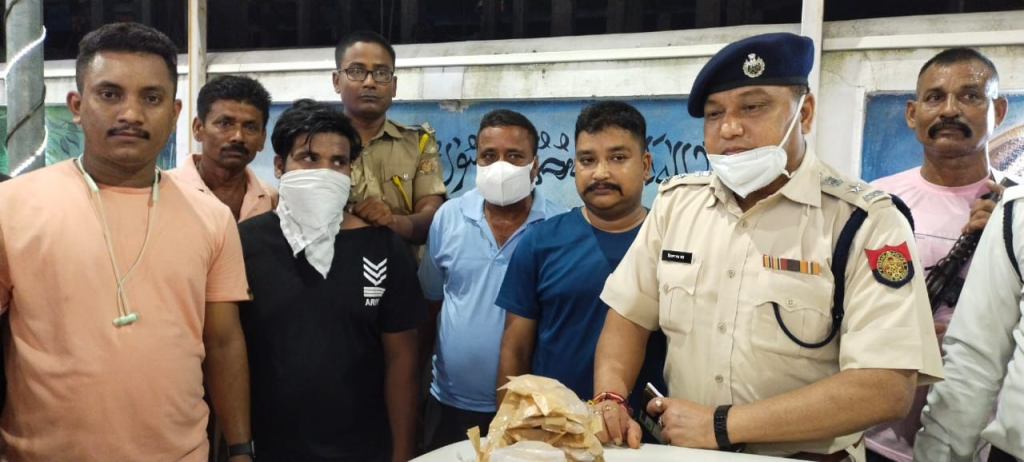 স্কুটিত জব্দ  ড্ৰাগছ