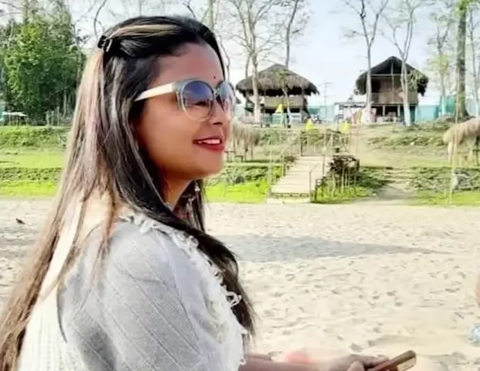 ৰাজহুৱাকৈ অপদস্থৰ সন্মুখীন হৈ চৰম পথ বাচি লৈছিল স্বাস্থ্যকৰ্মী শিখা শইকীয়াই কৰিলে আত্মহত্যাঃ আটক গগৈ দম্পতীক 1 ৰাজহুৱাকৈ অপদস্থৰ সন্মুখীন হৈ চৰম পথ বাচি লৈছিল স্বাস্থ্যকৰ্মী শিখা শইকীয়াই কৰিলে আত্মহত্যাঃ আটক গগৈ দম্পতীক