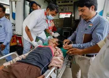 গুজৰাটত বিষাক্ত মদ পান কৰি ৪২জনৰ মৃত্যু, ২ আৰক্ষী অধীক্ষক বদলি, ৬ আৰক্ষী বিষয়া নিলম্বন
