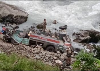 কাশ্মীৰত সেনা জোৱানৰ গাড়ী দুৰ্ঘটনাৰ বিষয়ে জনালে চালকে
