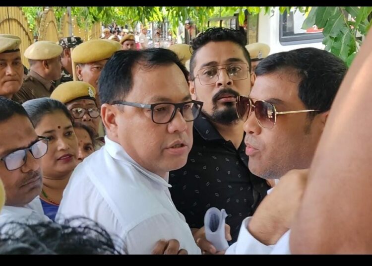 গুৱাহাটীত AJYCP প্ৰতিবাদকাৰীক প্ৰতিবাদৰ পূৰ্বে আটক আৰক্ষীৰ