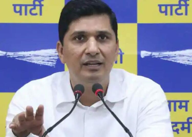 চৰকাৰ উৎখাত কৰিবলৈ দিল্লীতো বিজেপিৰ ‘অপাৰেচন লোটাছ’? বিধায়কক ঘোচৰ প্ৰস্তাৱৰ অভিযোগ উত্থাপন