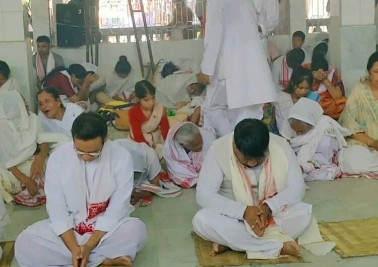 ঢেঁকীয়াখোৱা নামঘৰত একেলগে সেৱা ললে মন্ত্ৰী অতুল বৰা আৰু কংগ্ৰেছ সাংসদ গৌৰৱ গগৈয়ে 1 ঢেঁকীয়াখোৱা নামঘৰত একেলগে সেৱা ললে মন্ত্ৰী অতুল বৰা আৰু কংগ্ৰেছ সাংসদ গৌৰৱ গগৈয়ে